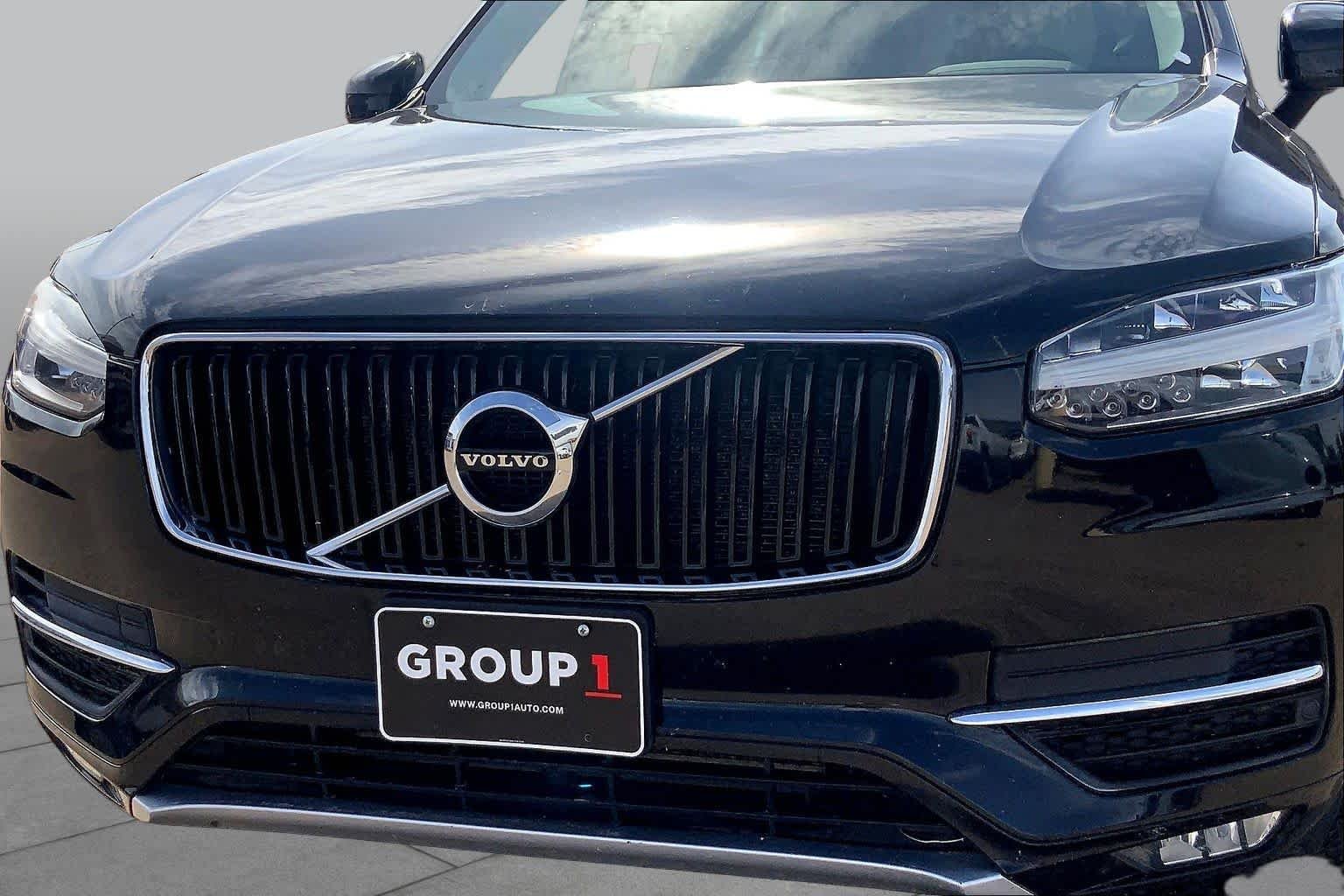 Used 2019 Onyx Black Metallic Volvo Momentum image 30