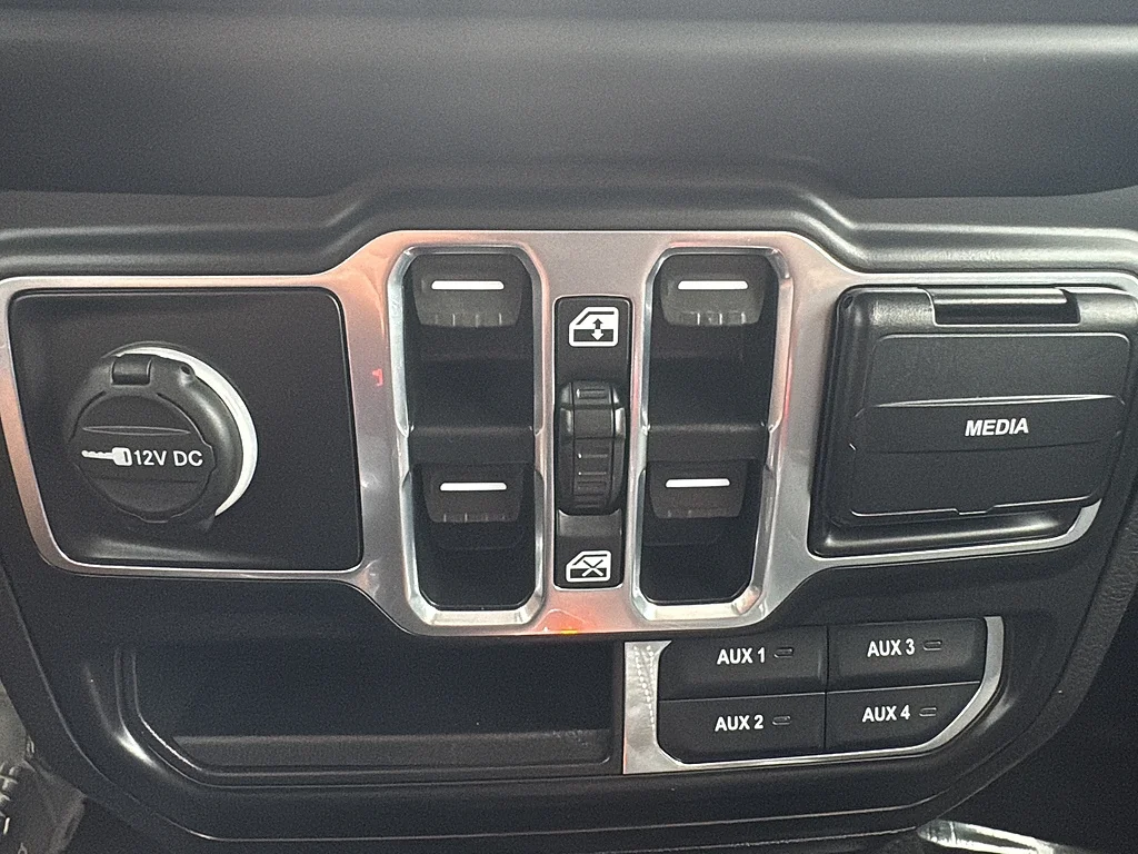 Used 2020 GREEN Jeep  image 27