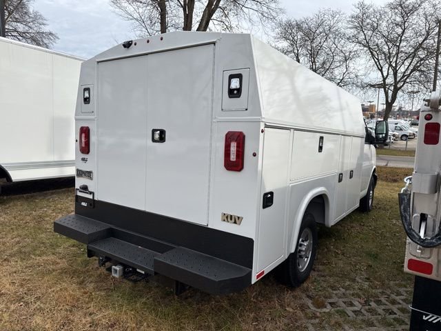 New 2025 Summit White Chevrolet 1WT image 4