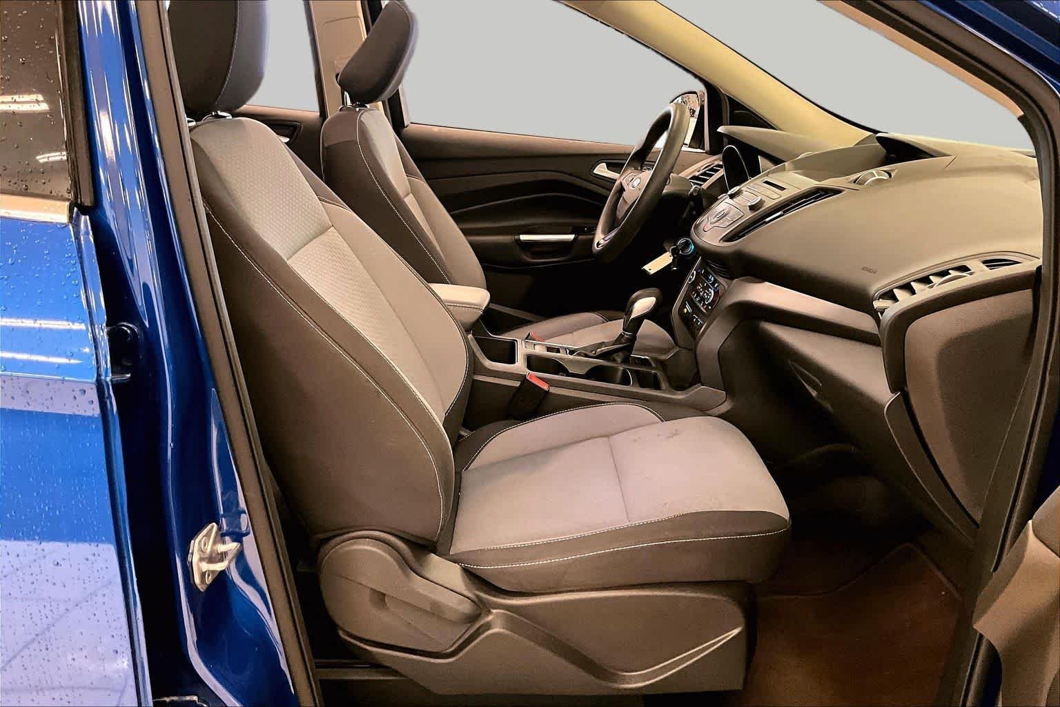 Used 2018 Lightning Blue Metallic Ford SE image 8