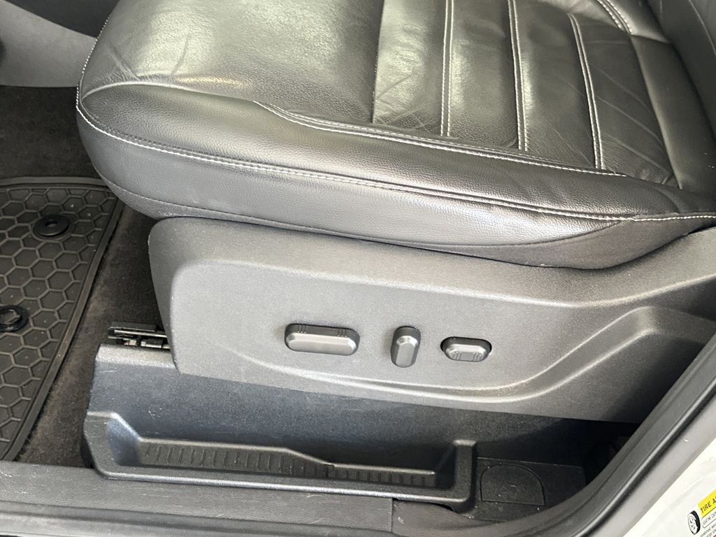 Used 2018 White Ford SEL image 14