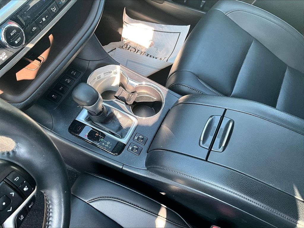 Used 2019 Celestial Silver Metallic Toyota XLE image 20