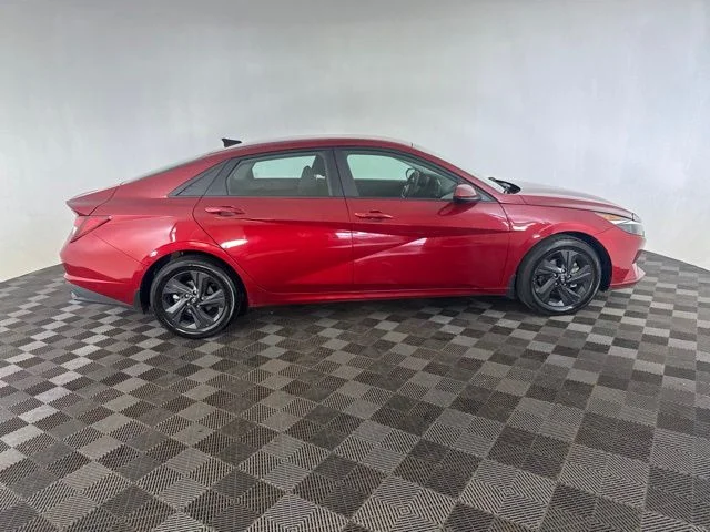 Used 2023 Red Hyundai SEL image 4