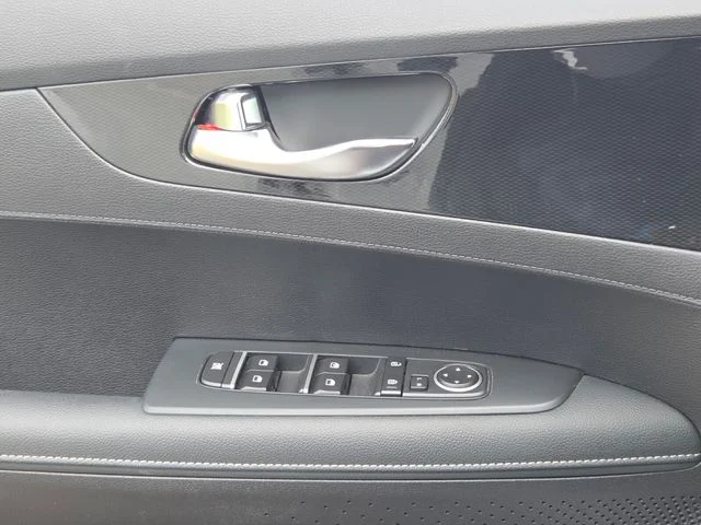 Used 2024 White Kia GT-Line image 27