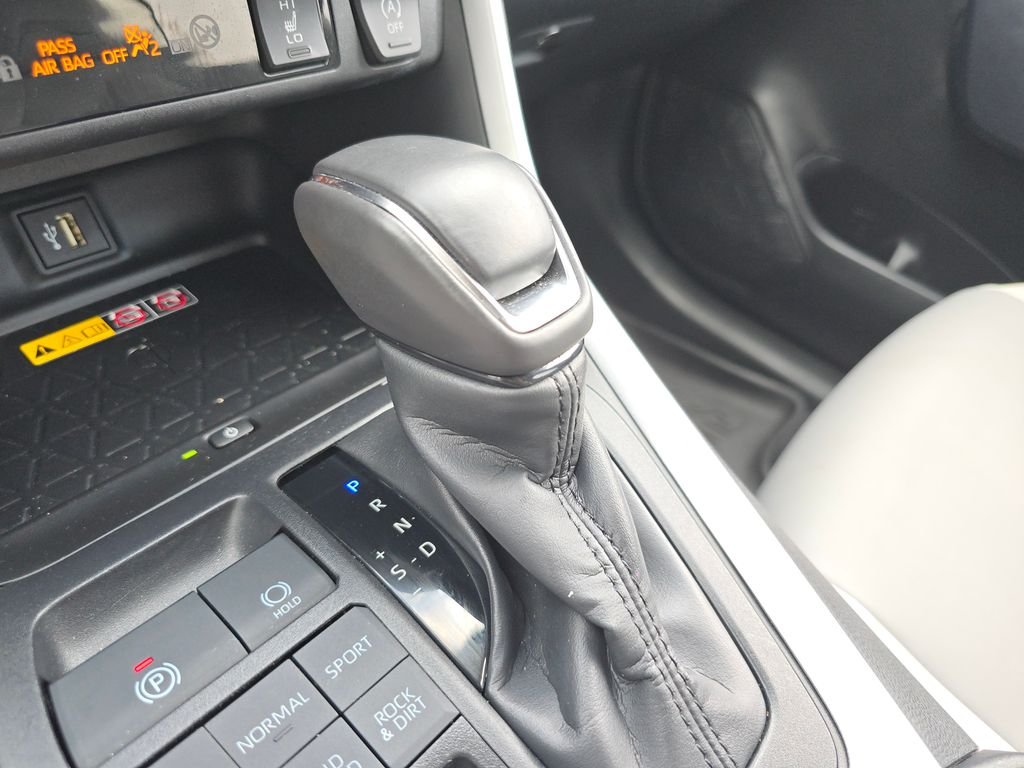 Used 2025 Gray Toyota XLE Premium image 27