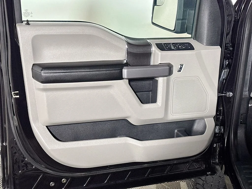 Used 2019 Black Ford XLT image 10