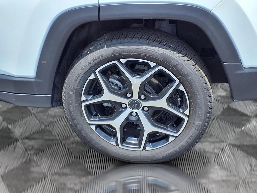 Used 2025 White Jeep Limited image 23