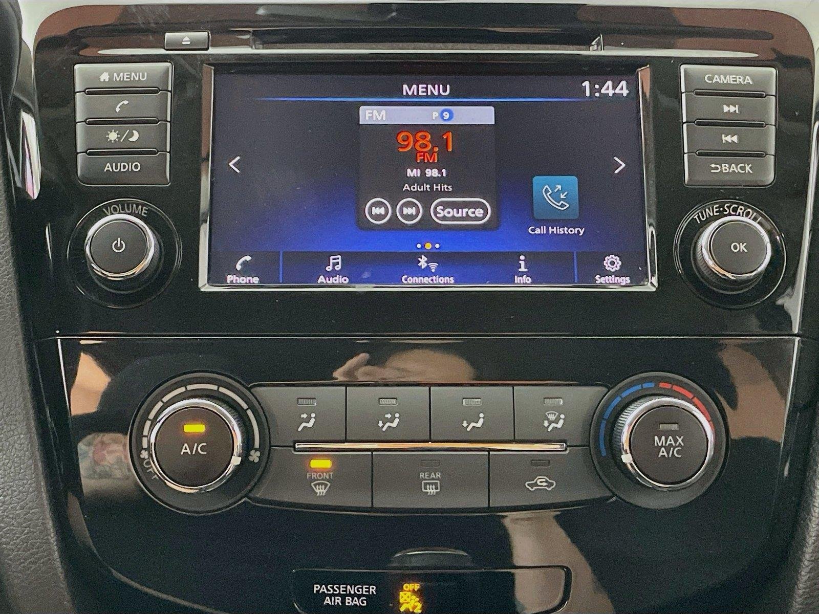 Used 2020 Caspian Blue Metallic Nissan S image 17