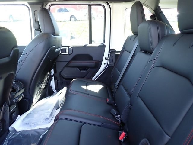 New 2026 Bright White Clear-Coat Exterior Paint Jeep Rubicon image 15