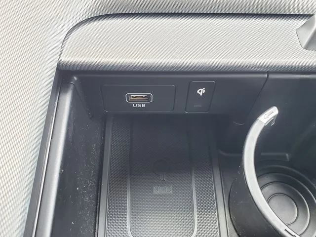 Used 2025 White Hyundai SEL image 32