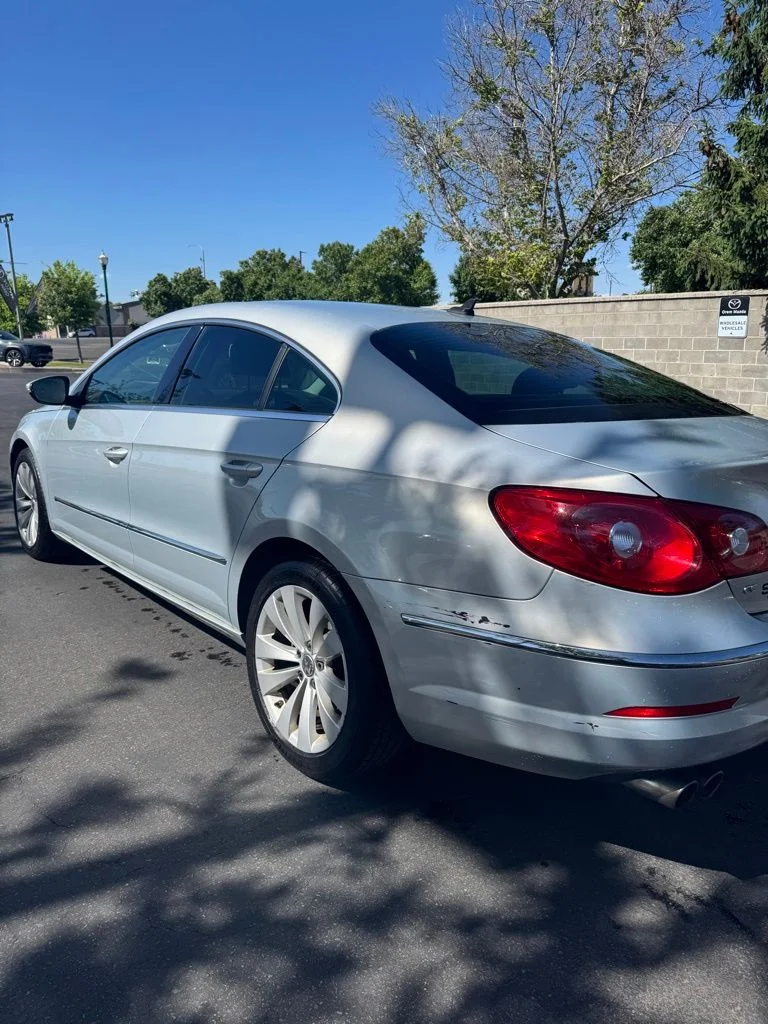 Used 2010 Gold Volkswagen Sport image 6