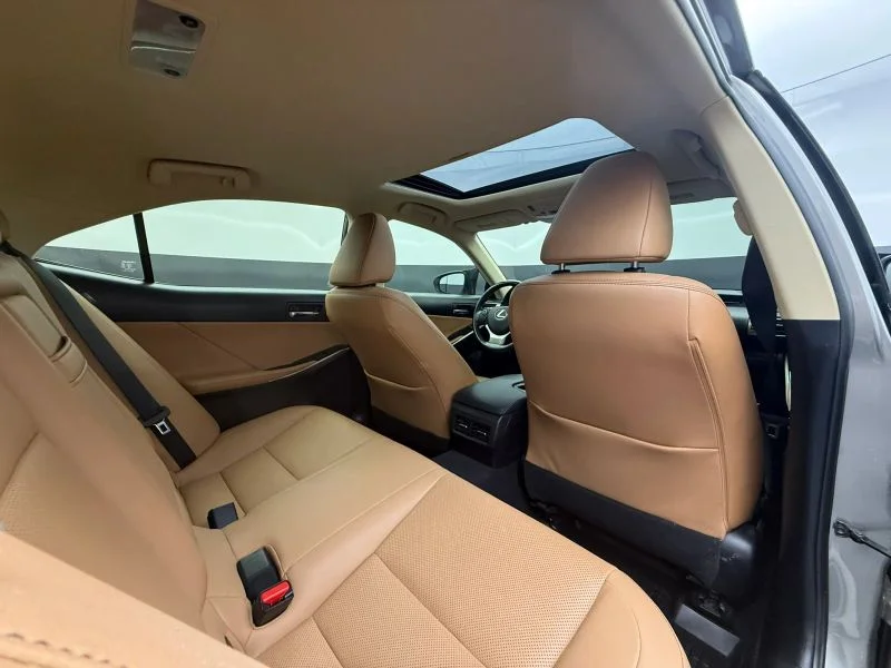 2016 Lexus IS 200t - Photo 27