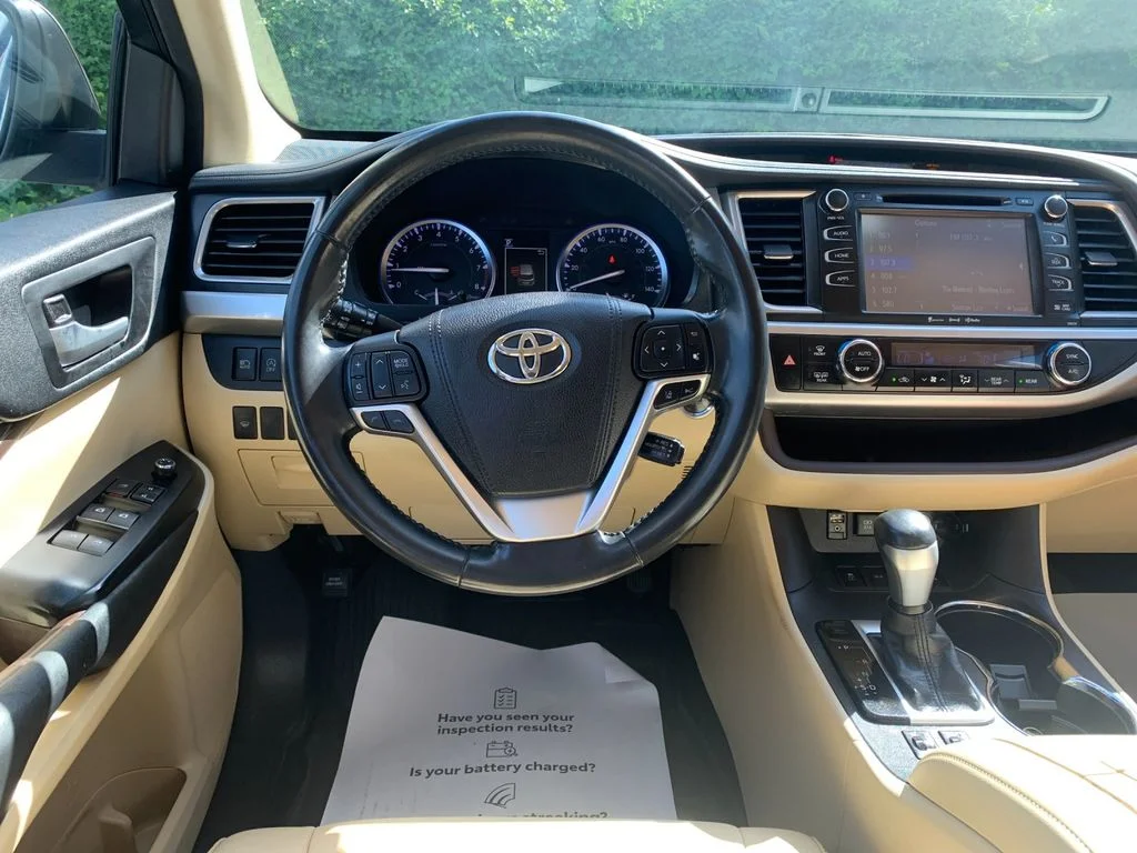 Used 2017 Brown Toyota XLE image 17