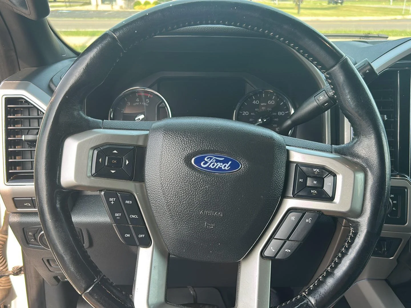 Used 2022 Oxford White Ford Lariat image 24