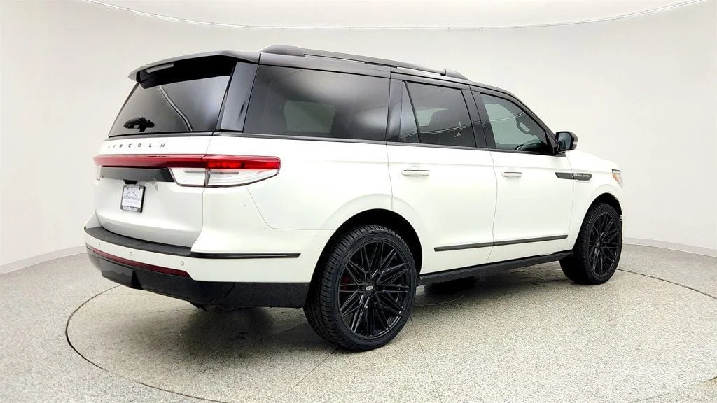Used 2024 Pristine White Metallic Tri-Coat Lincoln Black Label 4x4 image 5