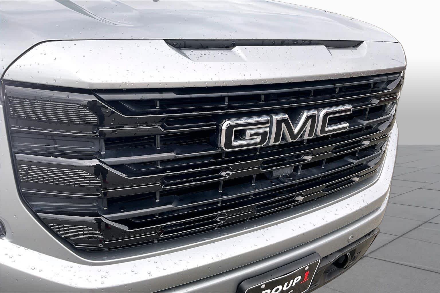Used 2025 Sterling Metallic GMC Elevation image 29