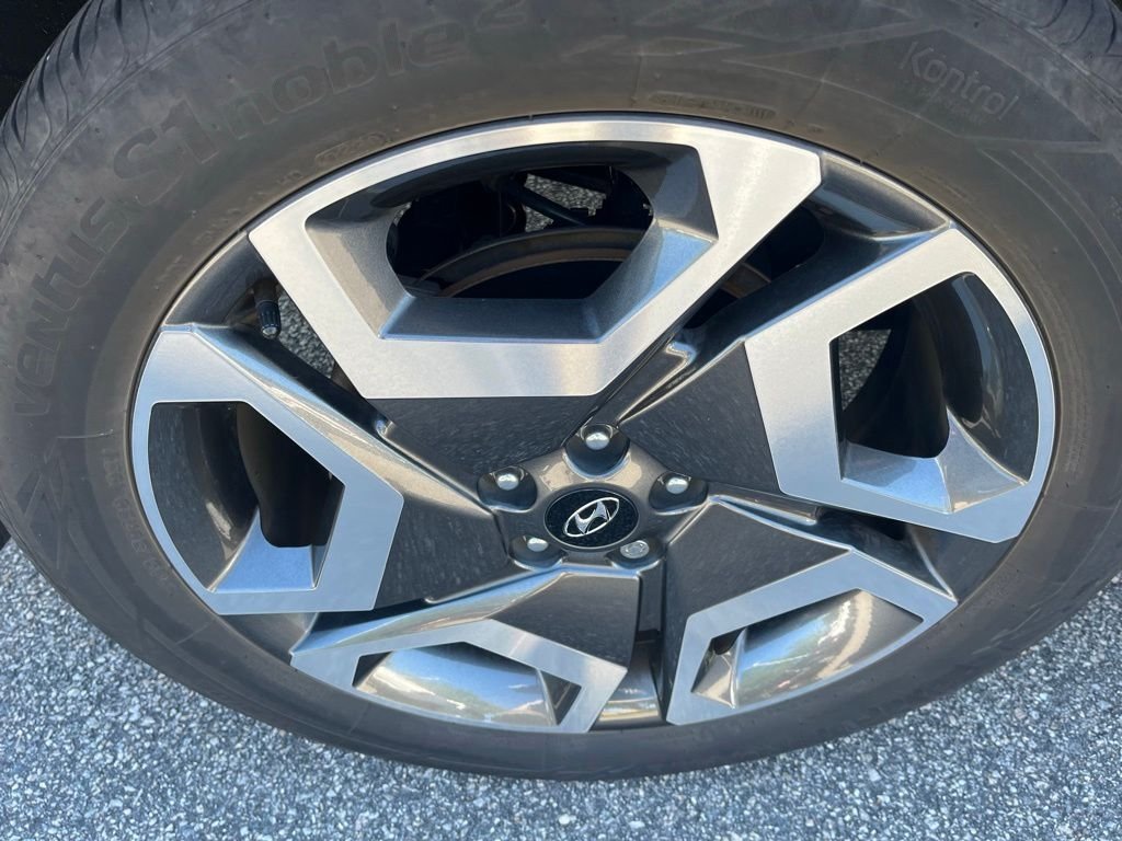 Used 2023 Black Hyundai SEL image 10