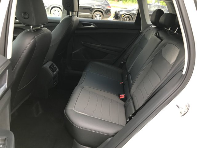 New 2026 Pure White w/Deep Black Roof Volkswagen SE Black image 24