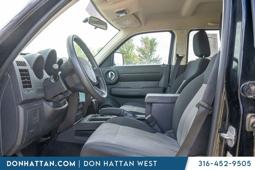 Used 2007 Black Dodge SXT image 3