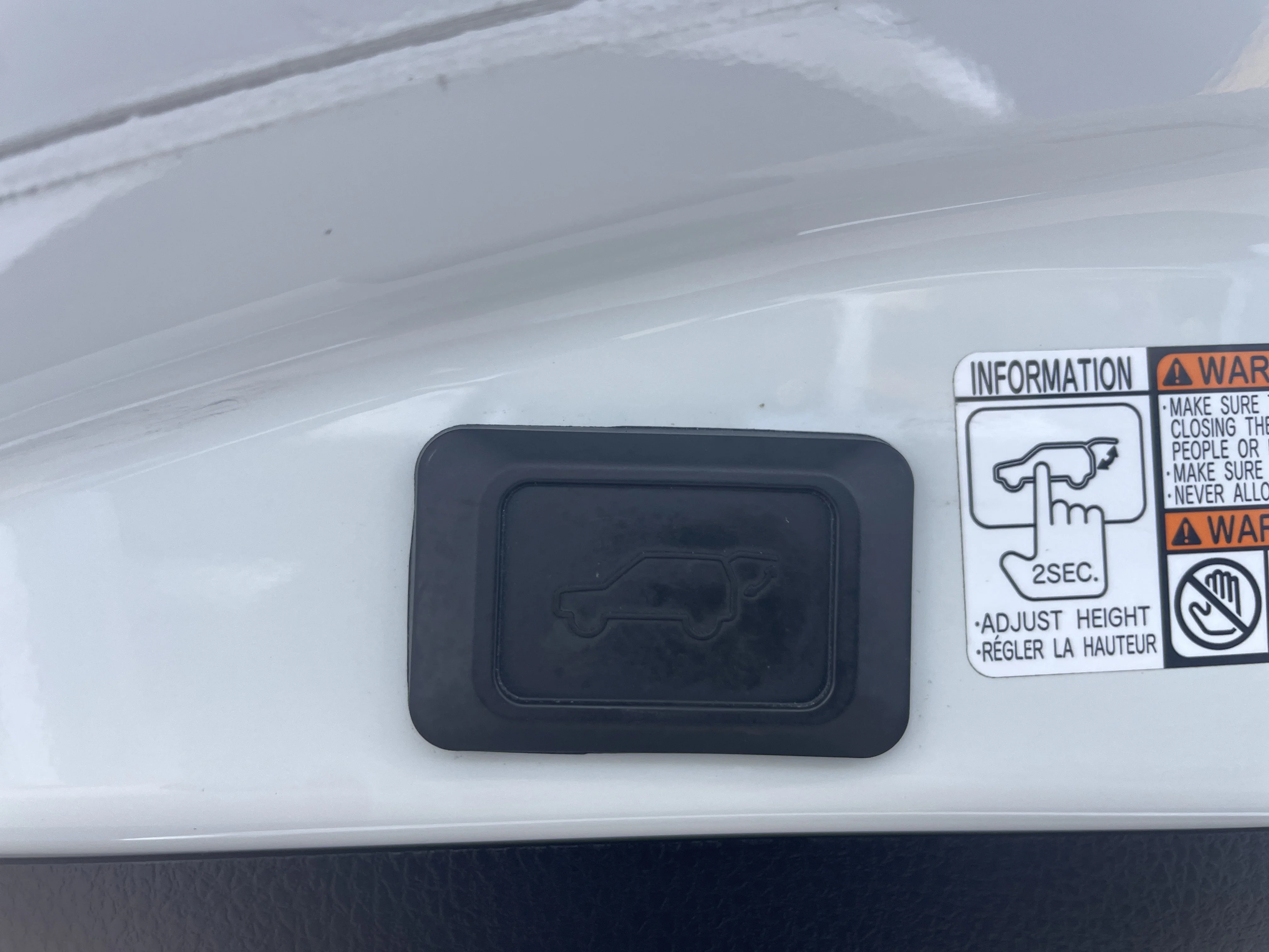 Used 2017 Super White Toyota XLE image 16