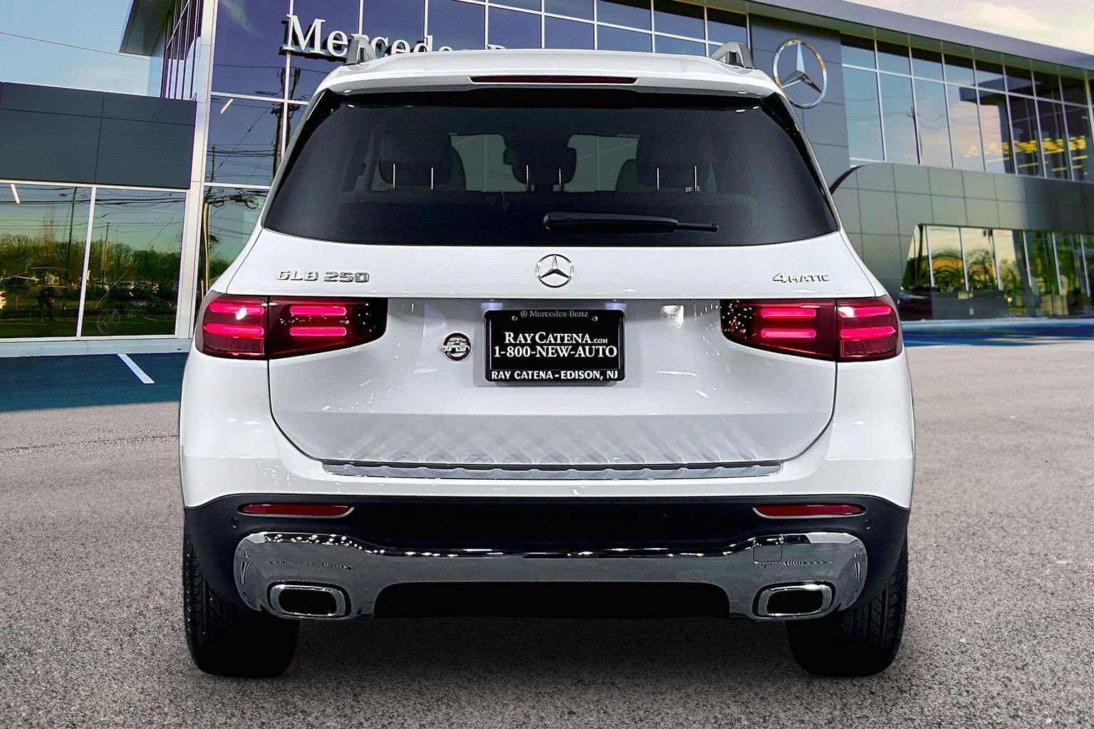 New 2026 Polar White Mercedes-Benz GLB 250 image 17