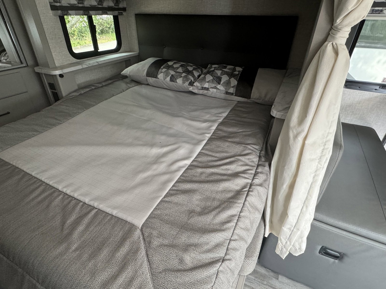 New 2025 Tan Thor Motor Coach 23TW image 9