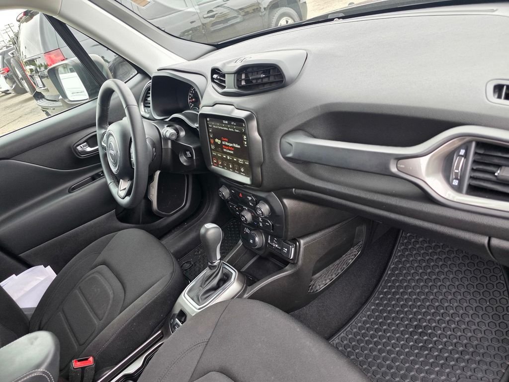 Certified Used 2022 Gray Jeep Latitude image 22