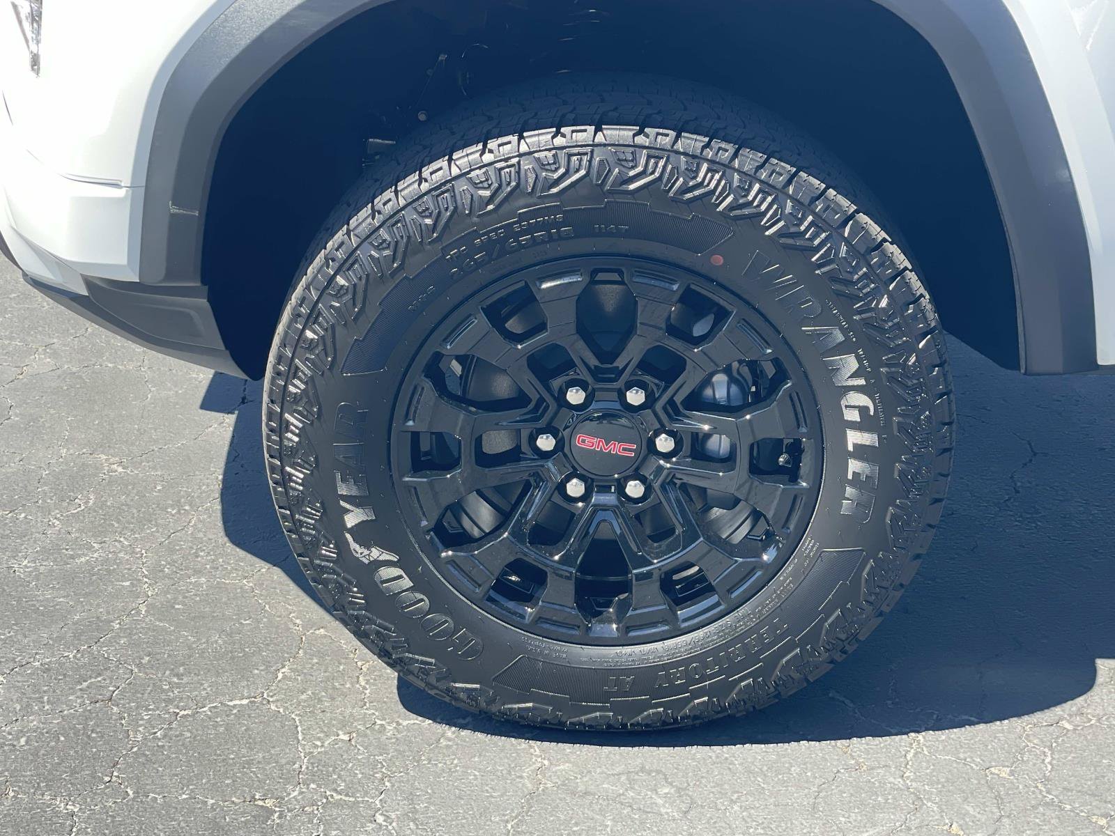 New 2026 Summit White GMC Elevation image 30