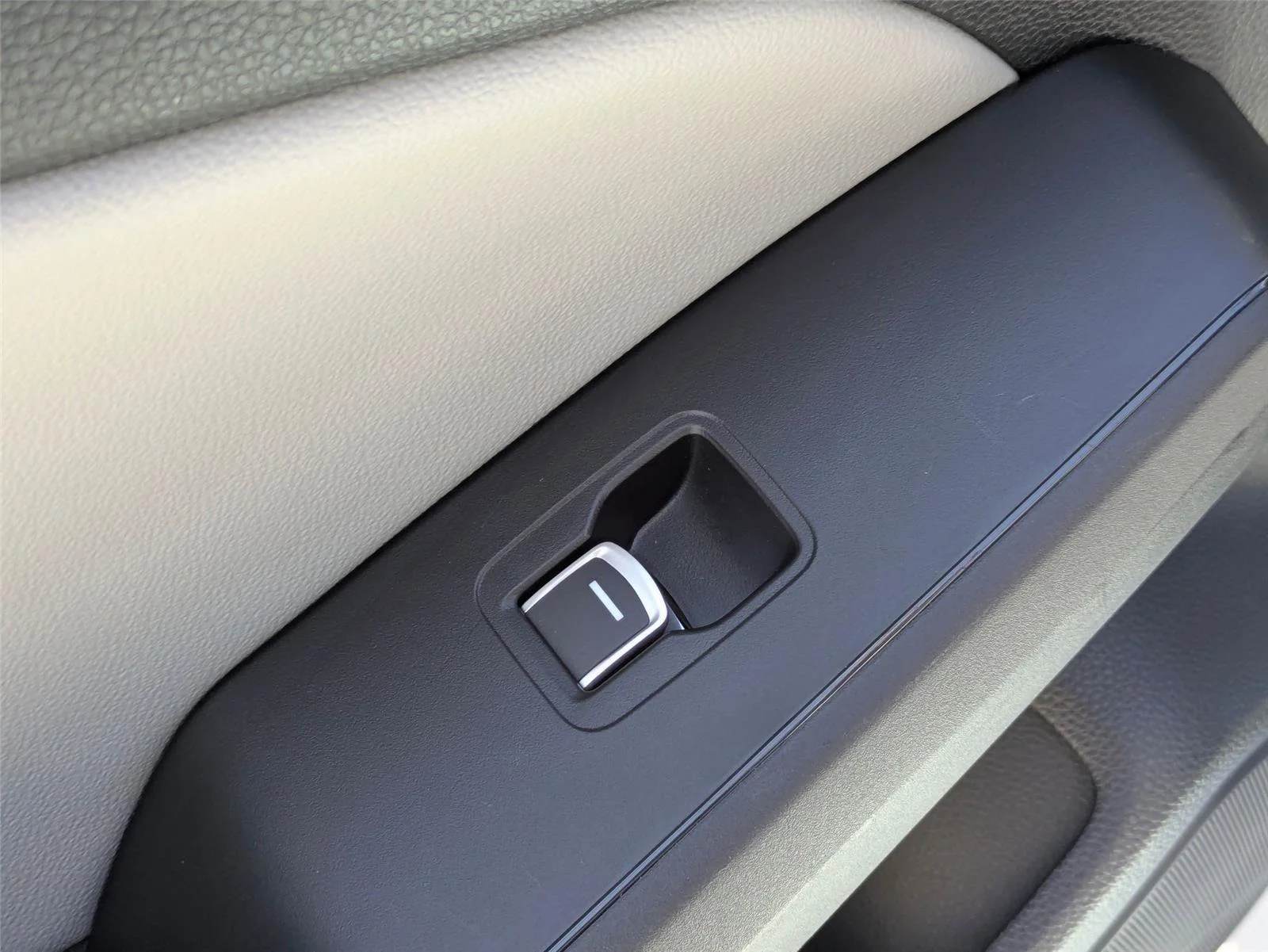 Used 2024 Platinum White Pearl Acura  image 27