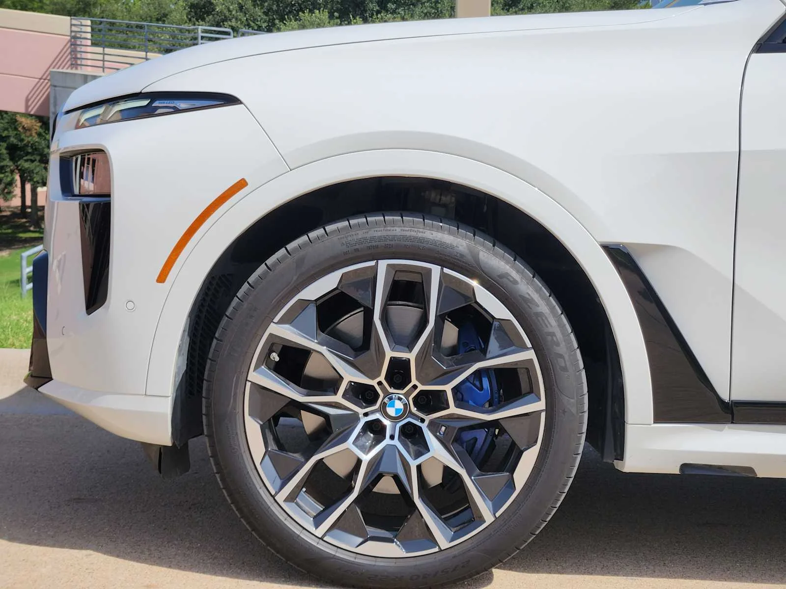 2025 BMW X7 M60i - Photo 6