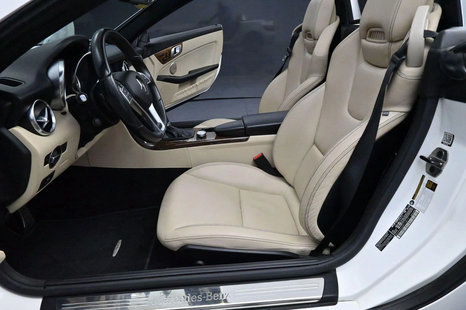 Used 2015 White Mercedes-Benz SLK 250 image 20