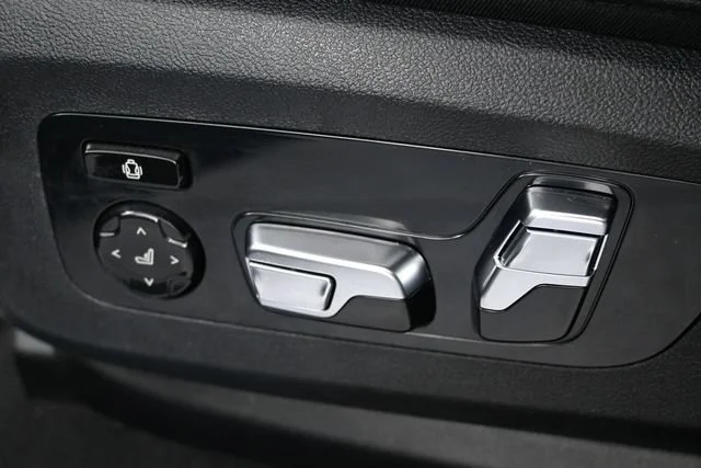 Used 2026 Carbon Black Meta BMW M60i image 11