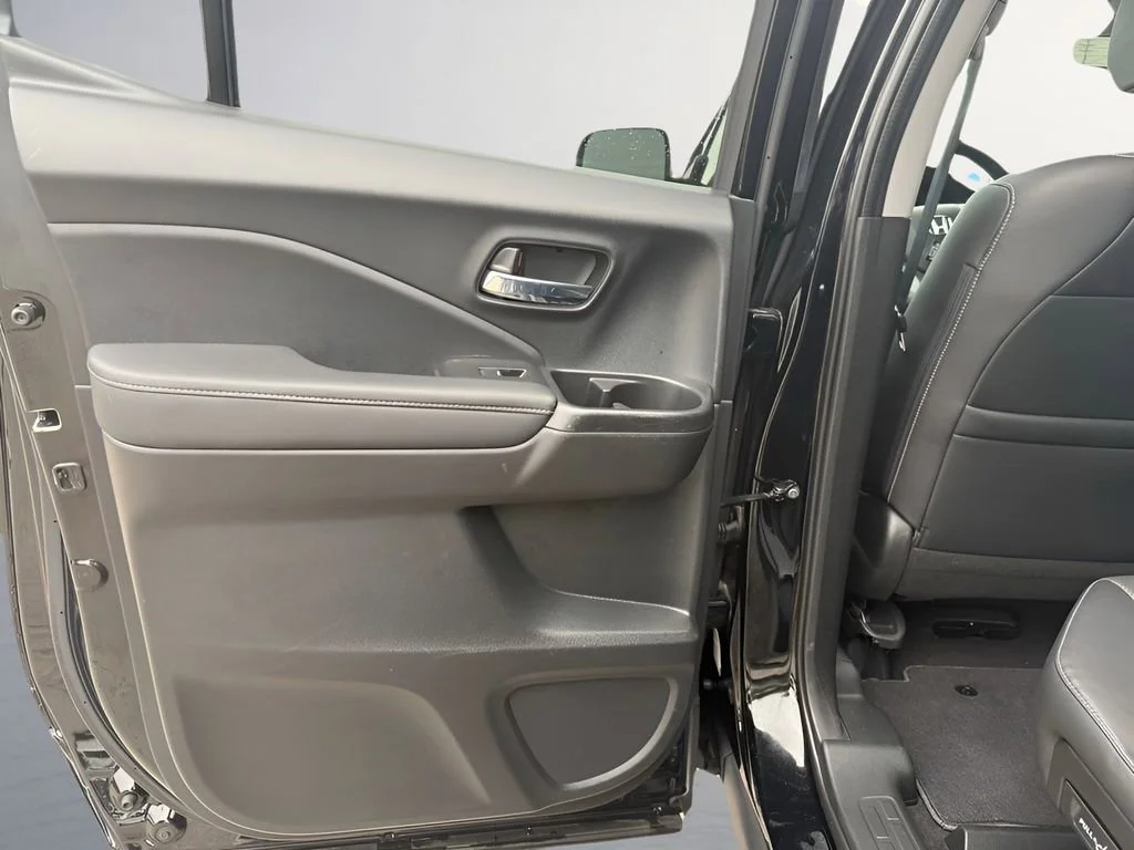 Used 2025 Black Honda RTL image 9