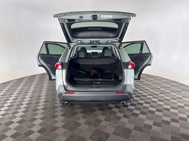 Used 2020 Gray Toyota XLE Premium image 18