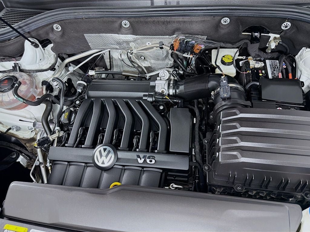 Used 2022 Pure White Volkswagen 3.6L V6 SE w/Technology 4MOTION image 30