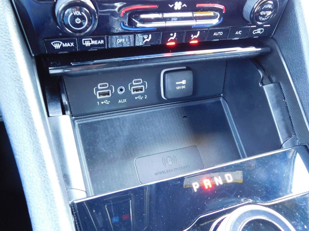 Used 2024 White Jeep Altitude image 38