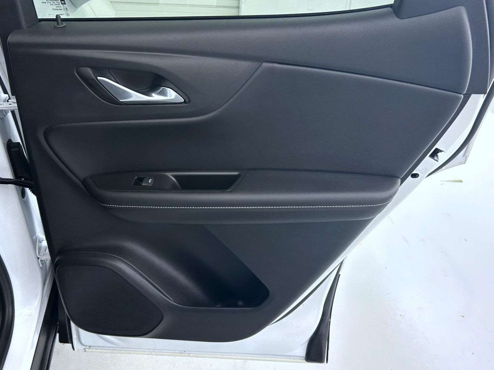Used 2025 White Chevrolet LT image 17