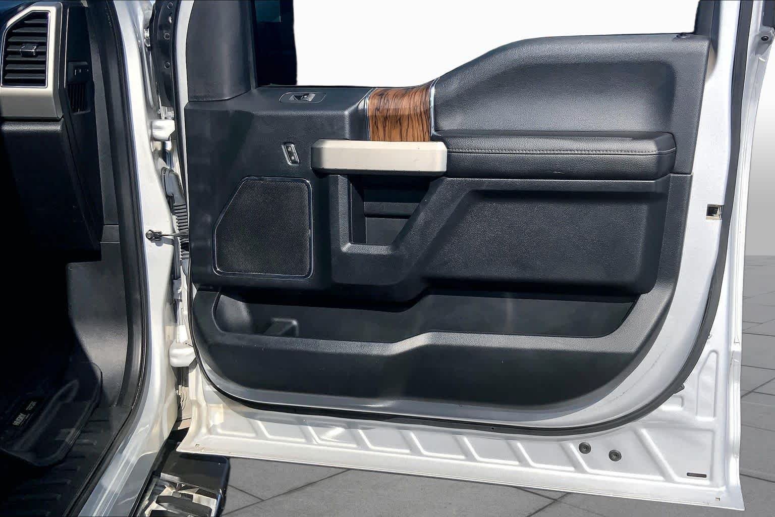 Used 2019 Ingot Silver Ford LARIAT image 23
