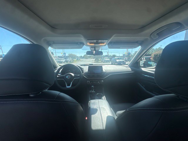 Used 2021 White Nissan 2.5 SL image 19