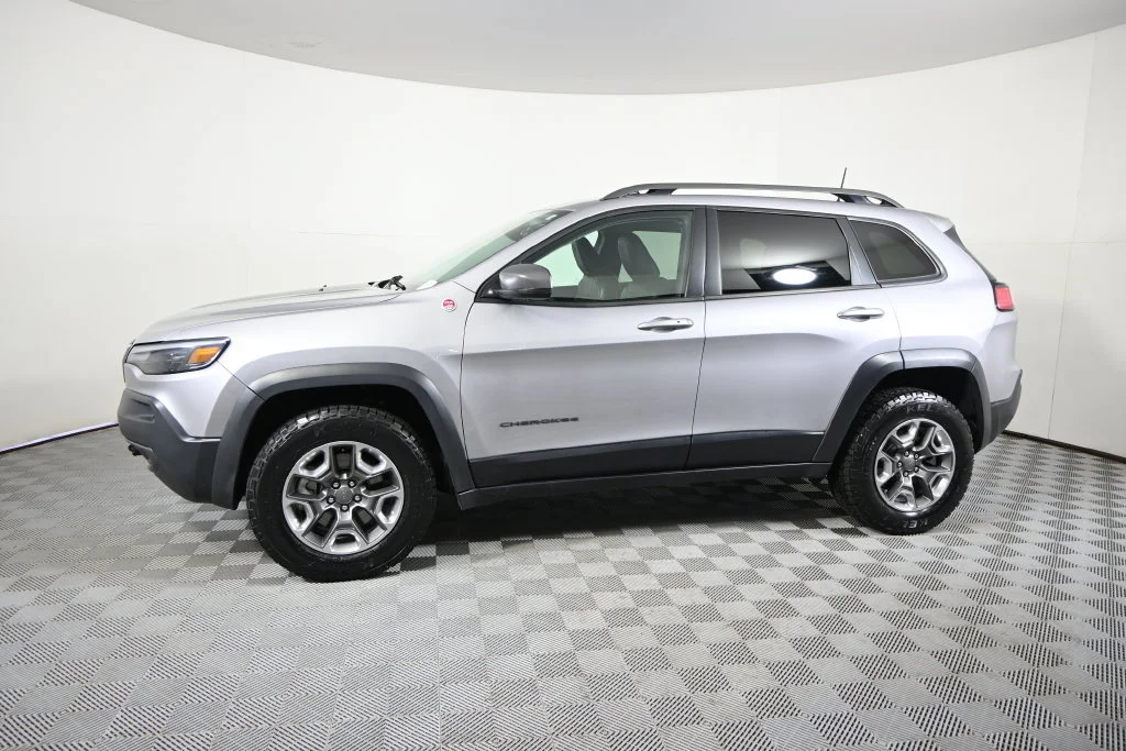 Used 2019 Jeep Cherokee Trailhawk Elite with VIN 1C4PJMBN2KD146861 for sale in Forest Lake, Minnesota
