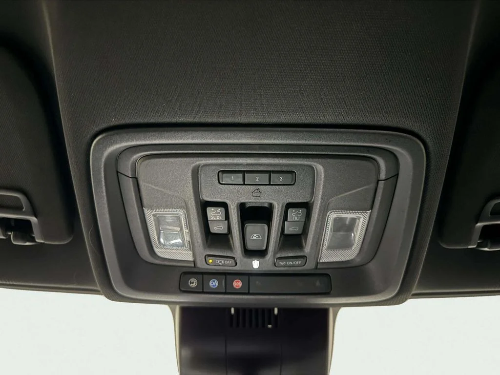 Used 2022 Silver GMC AT4 image 24