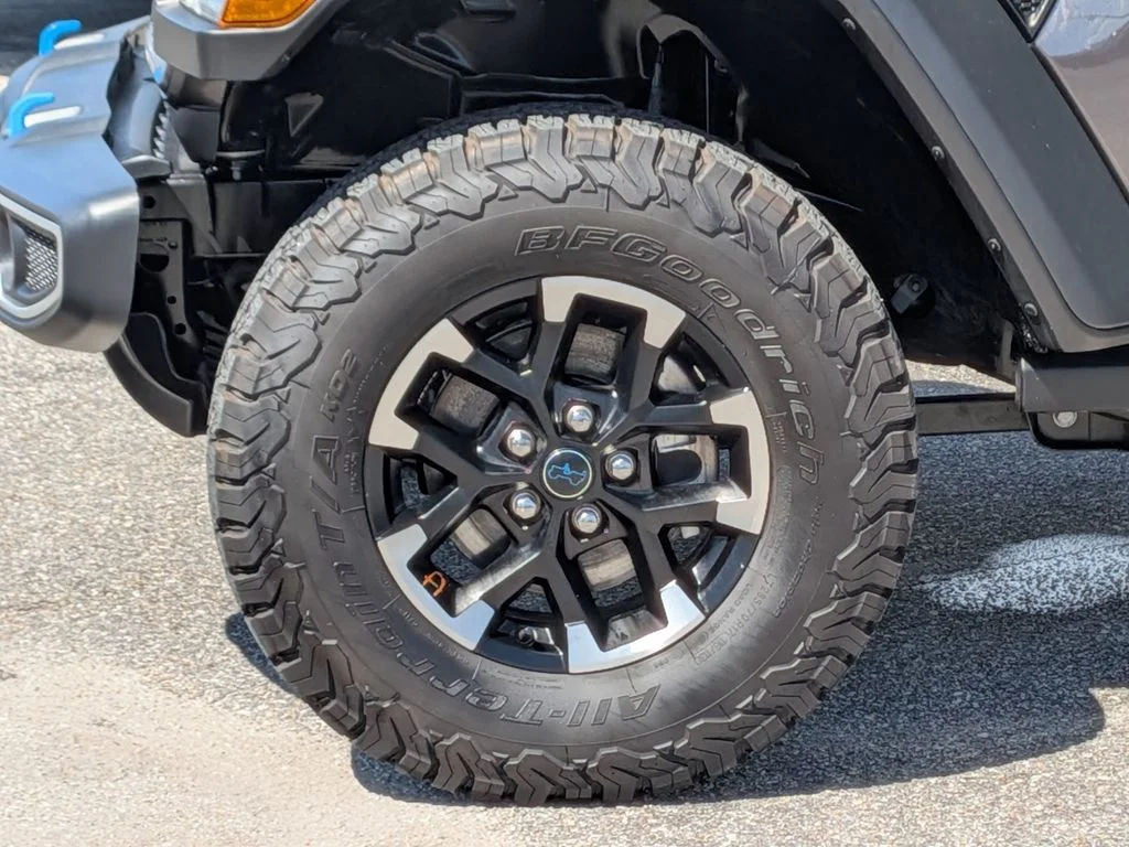 Used 2025 Gray Jeep Rubicon 4xe image 11