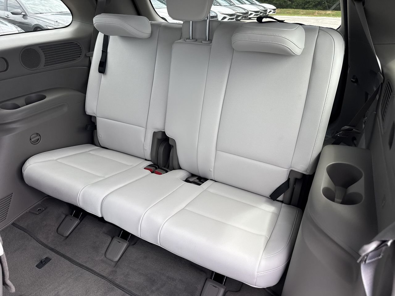 New 2027 Shimmering Silver Hyundai Blue SEL Premium 7P image 15