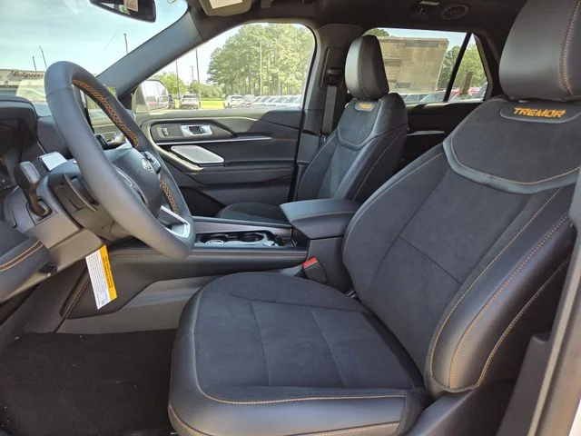 New 2026 Star White Metallic Tri-Coat Ford Tremor® image 41