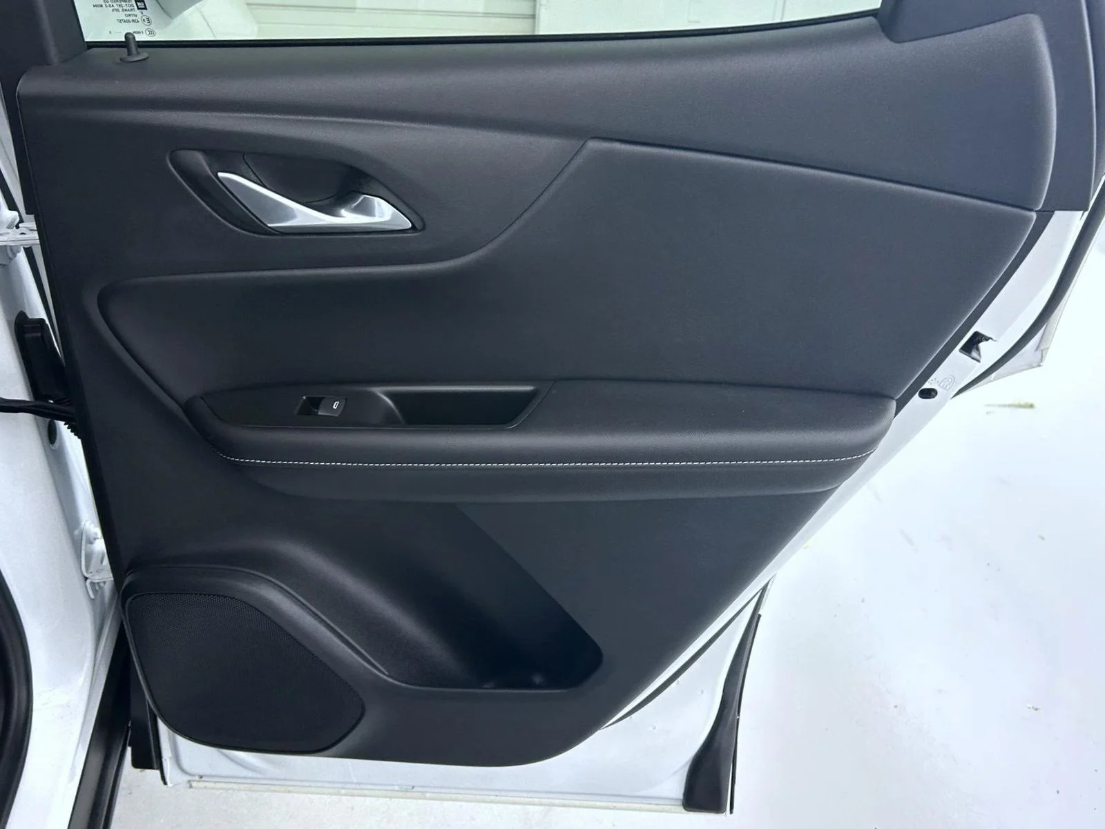 Used 2025 White Chevrolet LT image 17