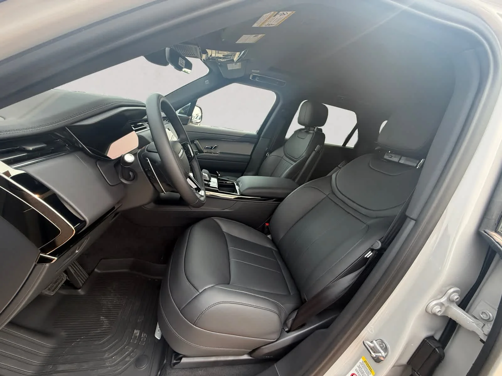 New 2026 Borasco Grey Land Rover SE image 9