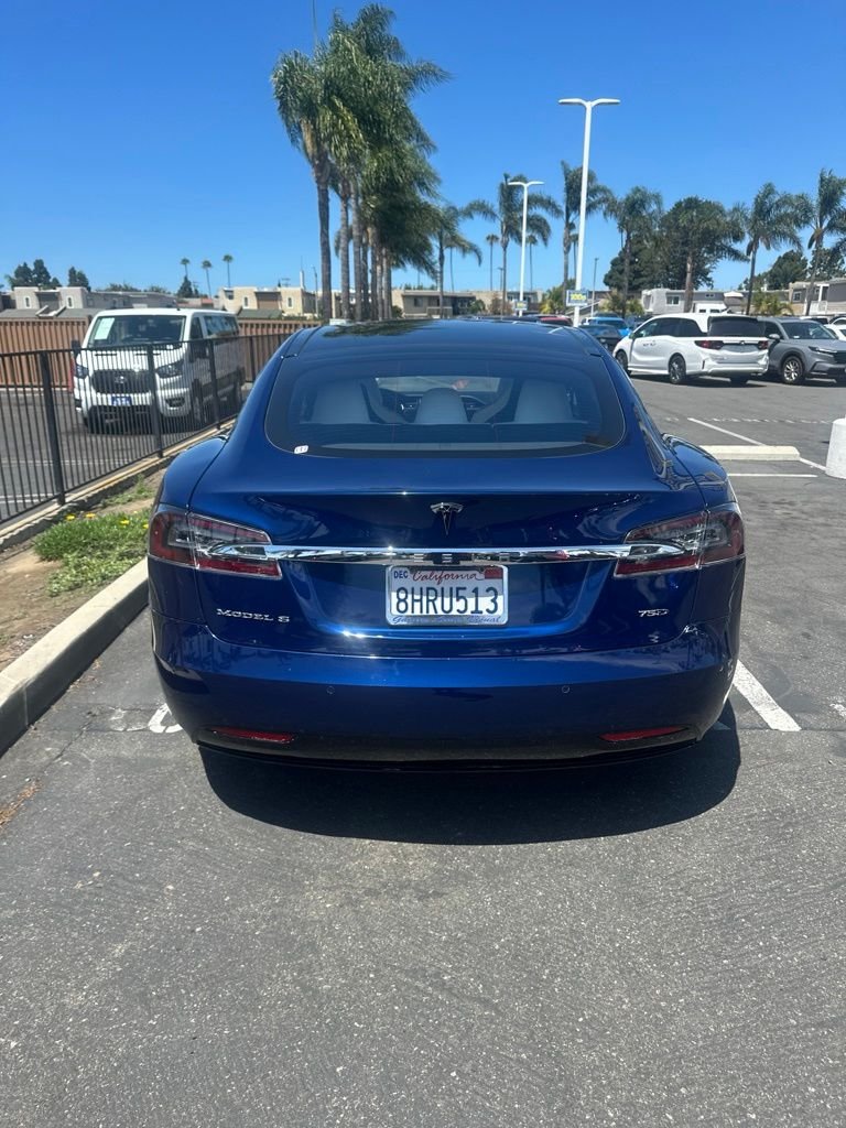Used 2018  Tesla  image 5