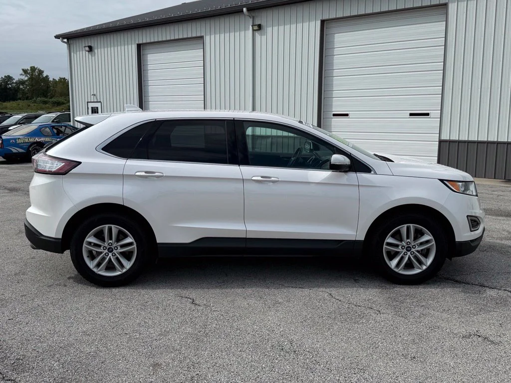 Used 2017 White Ford SEL image 9