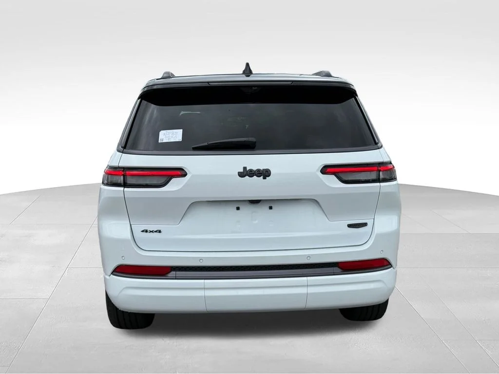 New 2026 Bright White Clear-Coat Exterior Paint Jeep Summit image 29