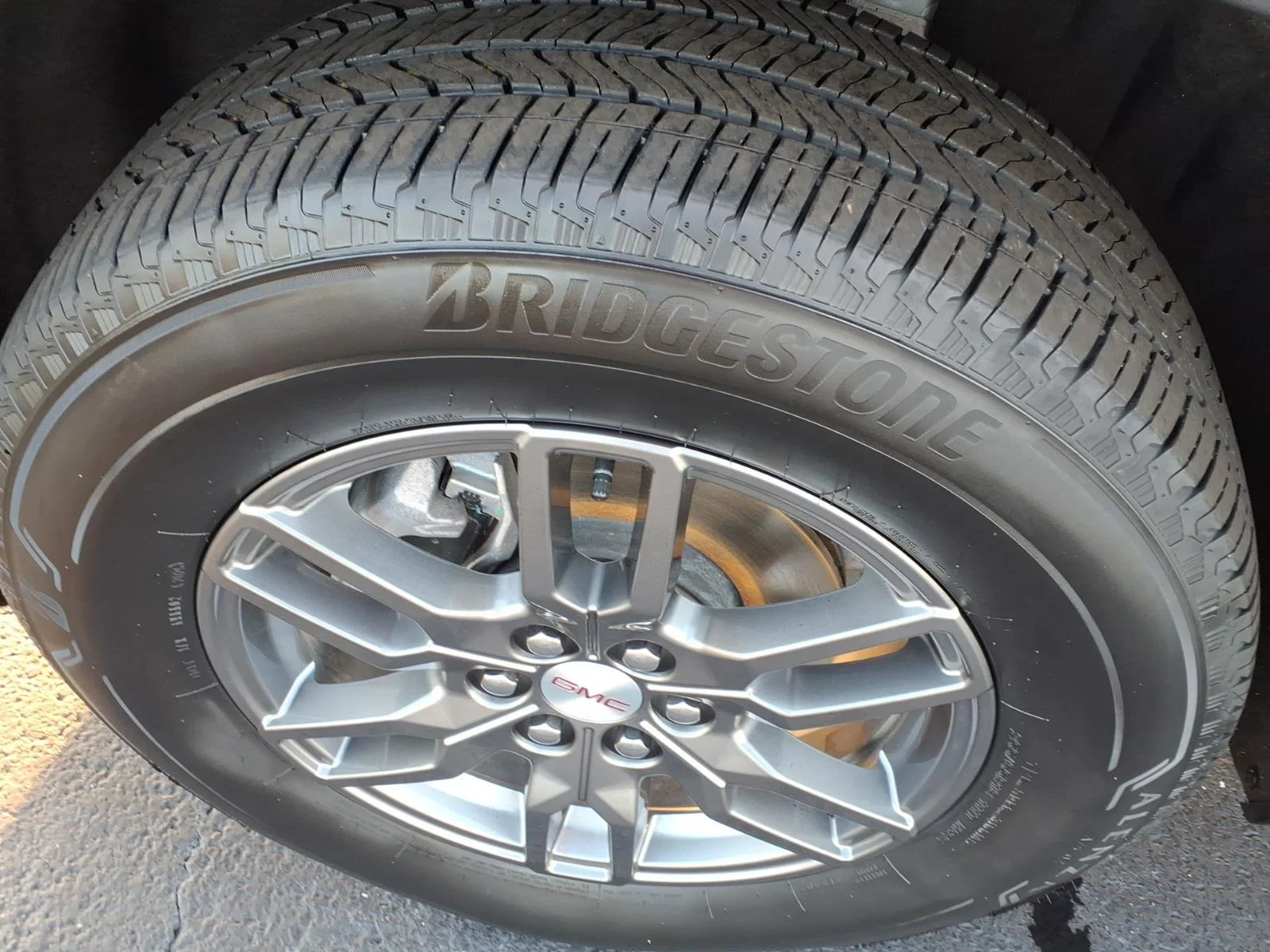 Used 2025 White GMC Elevation image 18